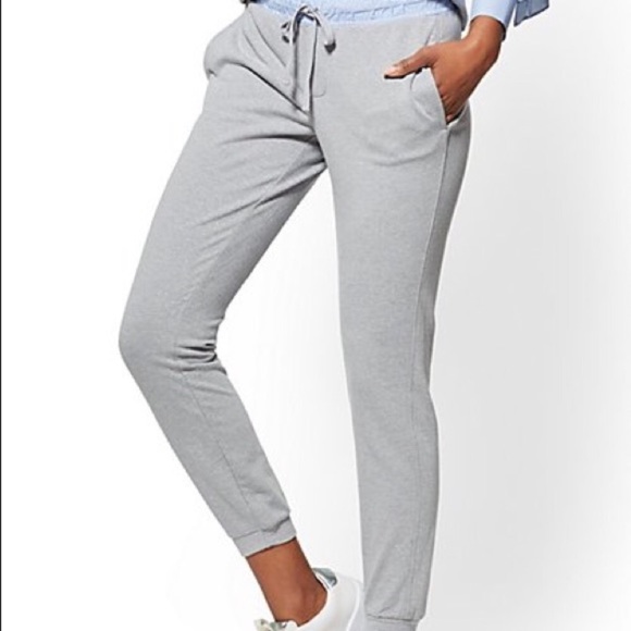 New York & Company Pants - 🍀 NWT New York & Company - Tan Slim Jogger Pants